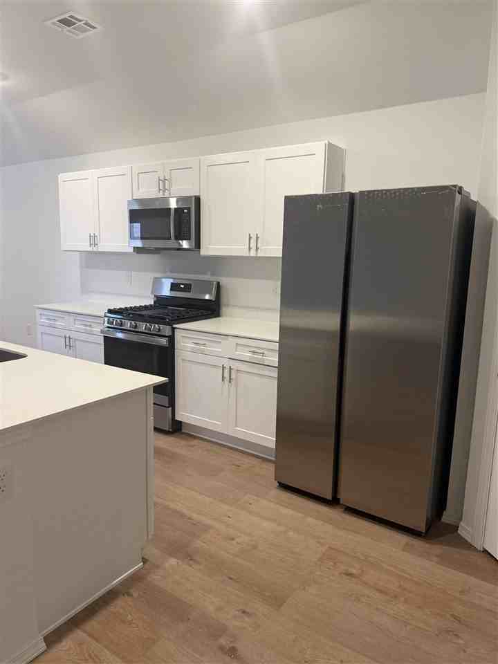 2105 W 30th Pl - Photo 6 of 35