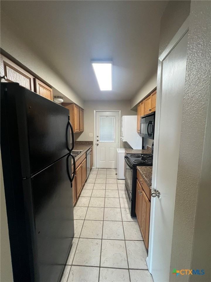 229 Craddock Ave #C - Photo 3 of 9