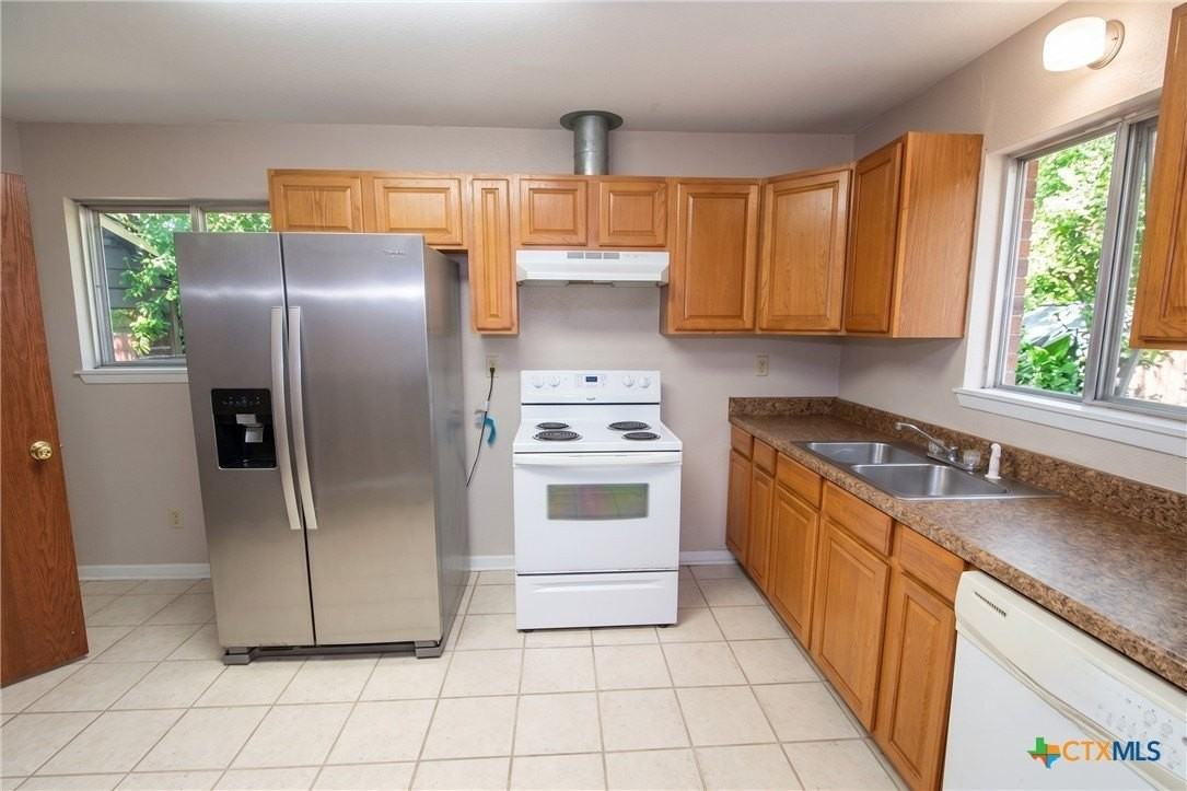 409 Oak St - Photo 3 of 8