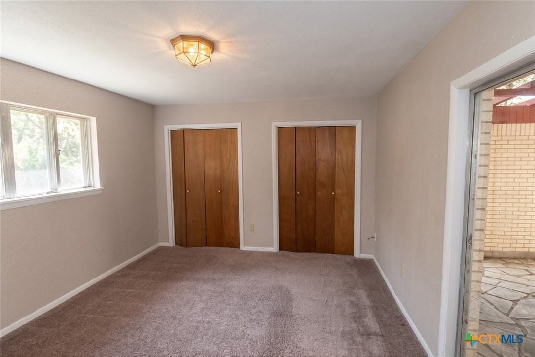 409 Oak St - Photo 6 of 8