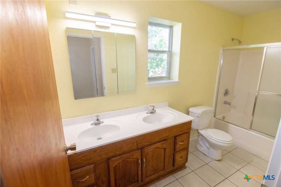 409 Oak St - Photo 7 of 8