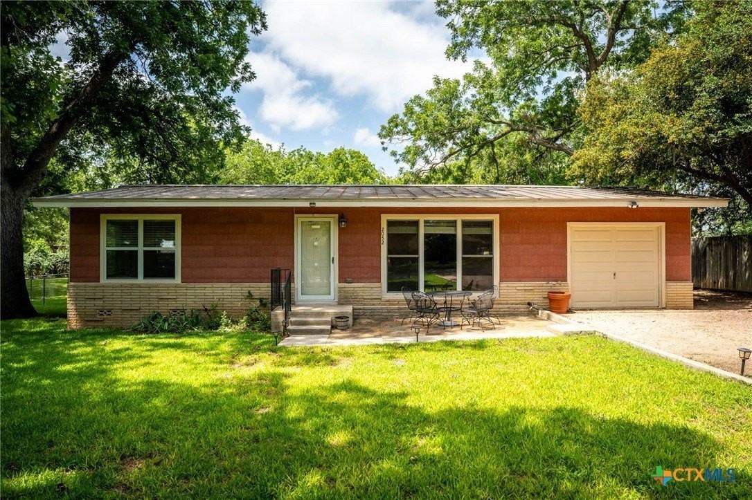 2052 Gruene Rd - Photo 3 of 4
