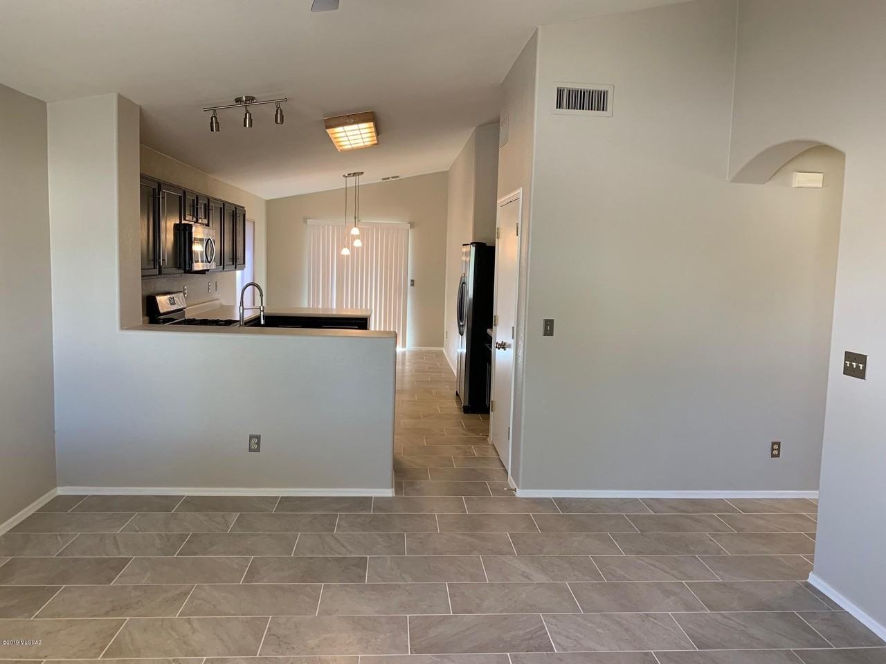 8824 S Desert Rainbow Dr - Photo 5 of 21
