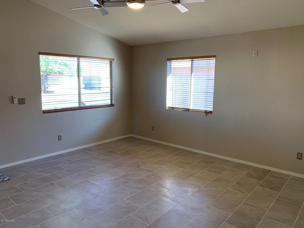 8824 S Desert Rainbow Dr - Photo 7 of 21