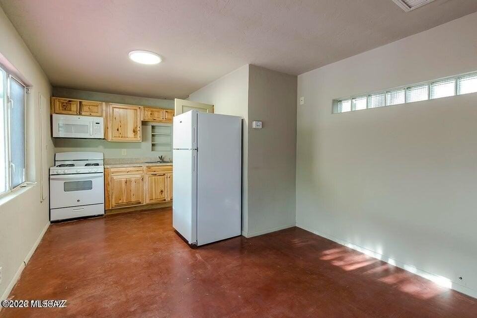 2110 E Water St - Photo 2 of 6