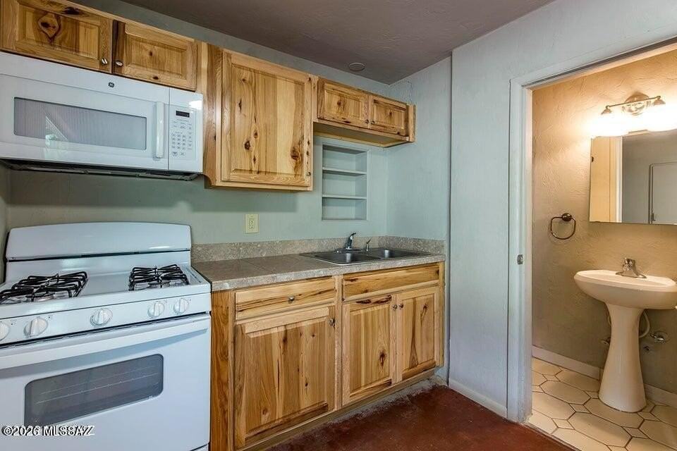 2110 E Water St - Photo 3 of 6