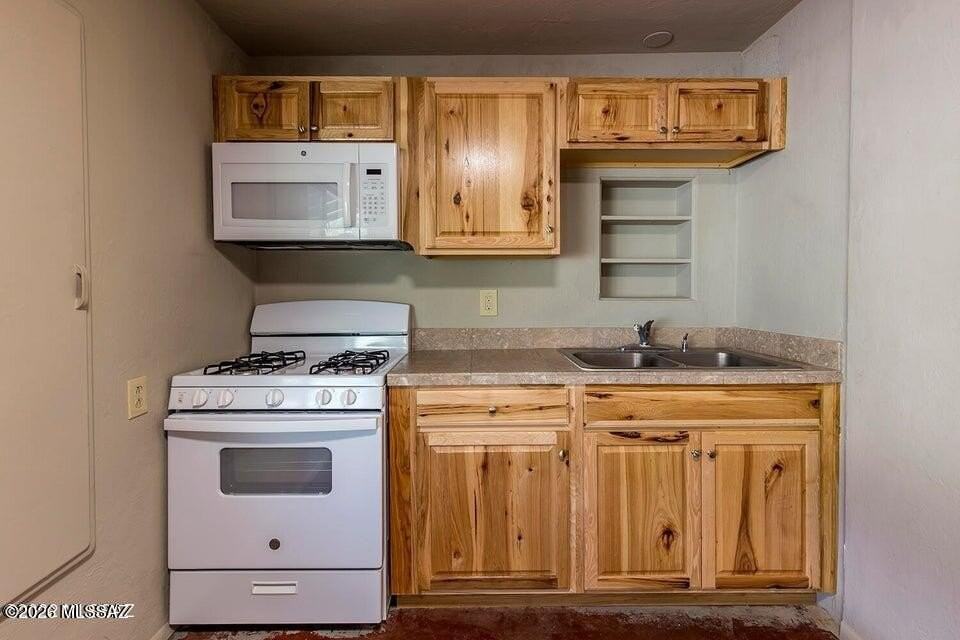 2110 E Water St - Photo 4 of 6