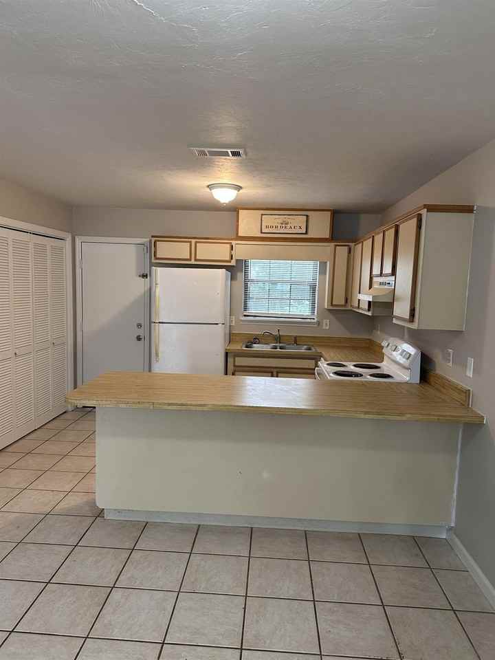 354 Hayden Rd - Photo 3 of 11