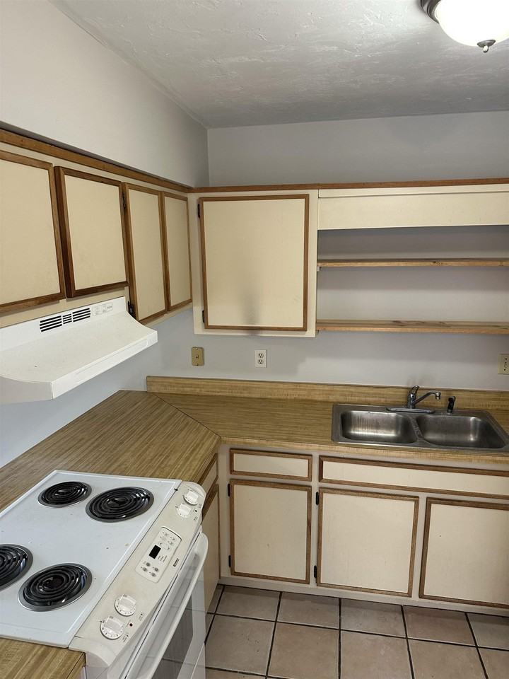 370 Hayden Rd - Photo 4 of 12