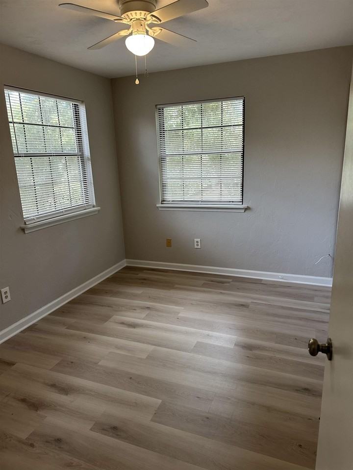 372 Hayden Rd - Photo 2 of 7