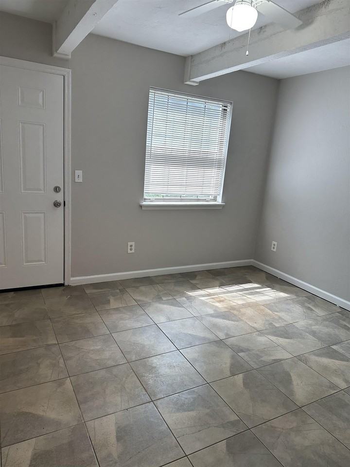 372 Hayden Rd - Photo 3 of 7