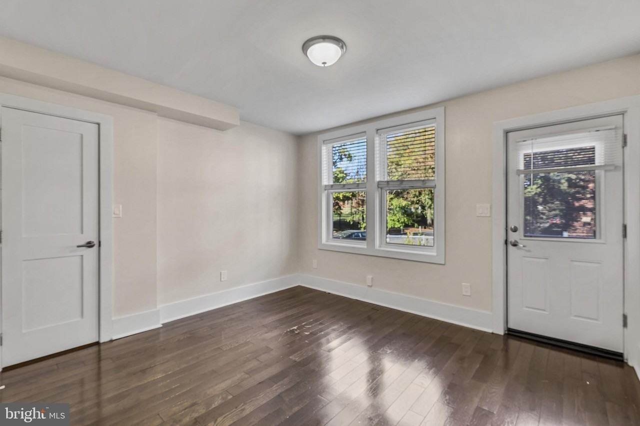 1100 Holbrook Ter Ne #2 - Photo 4 of 21