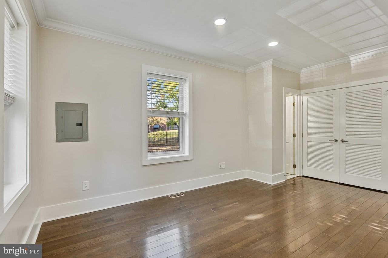 1100 Holbrook Ter Ne #2 - Photo 5 of 21