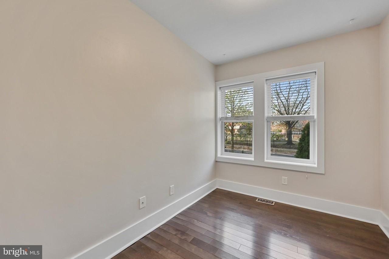 1100 Holbrook Ter Ne #2 - Photo 6 of 21