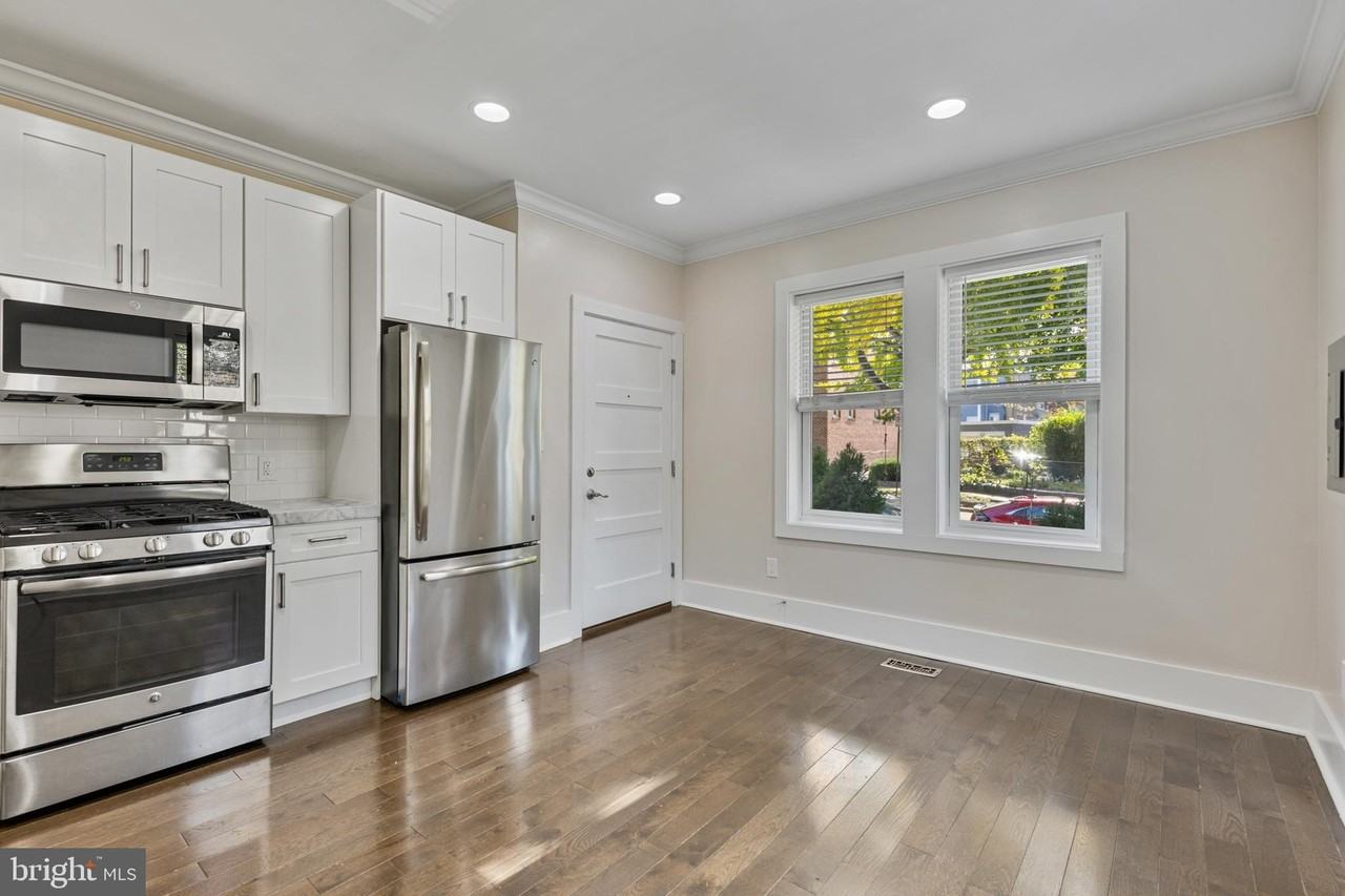 1100 Holbrook Ter Ne #2 - Photo 7 of 21
