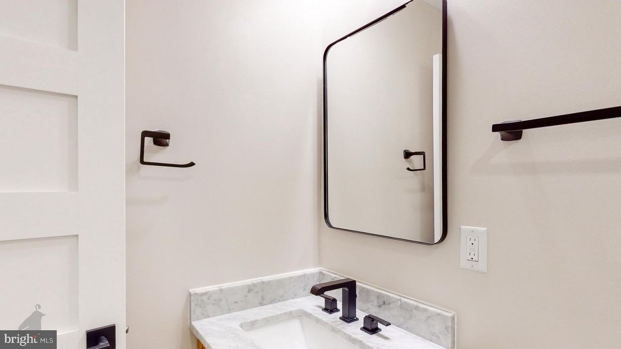 3001 11th St Nw #1 - Photo 4 of 28
