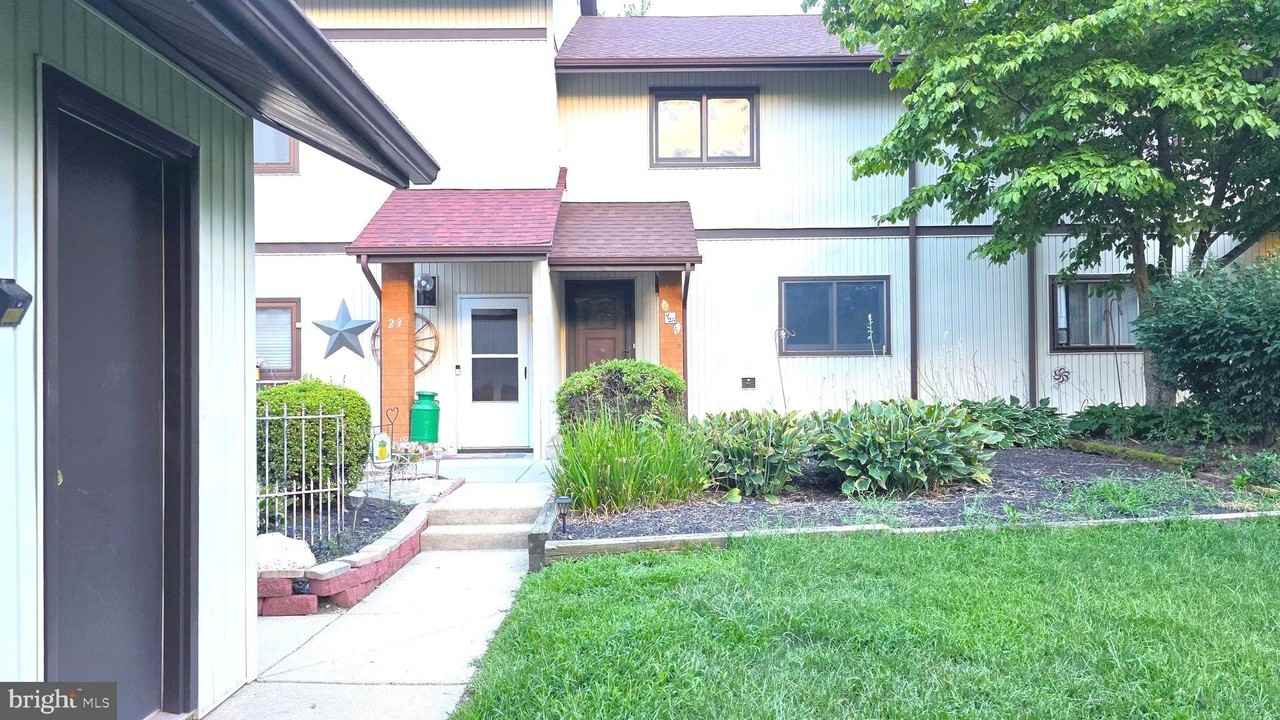 25 Village Dr - Photo 2 of 37