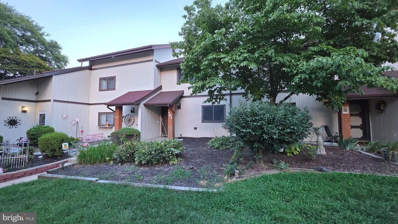 25 Village Dr - Photo 3 of 37