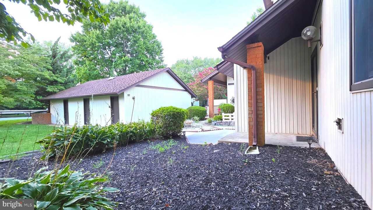 25 Village Dr - Photo 4 of 37