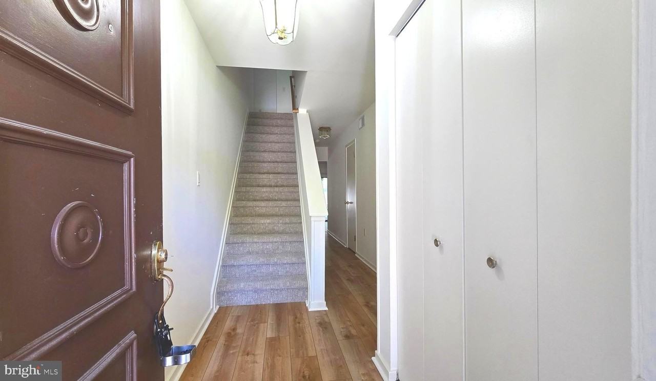 25 Village Dr - Photo 5 of 37