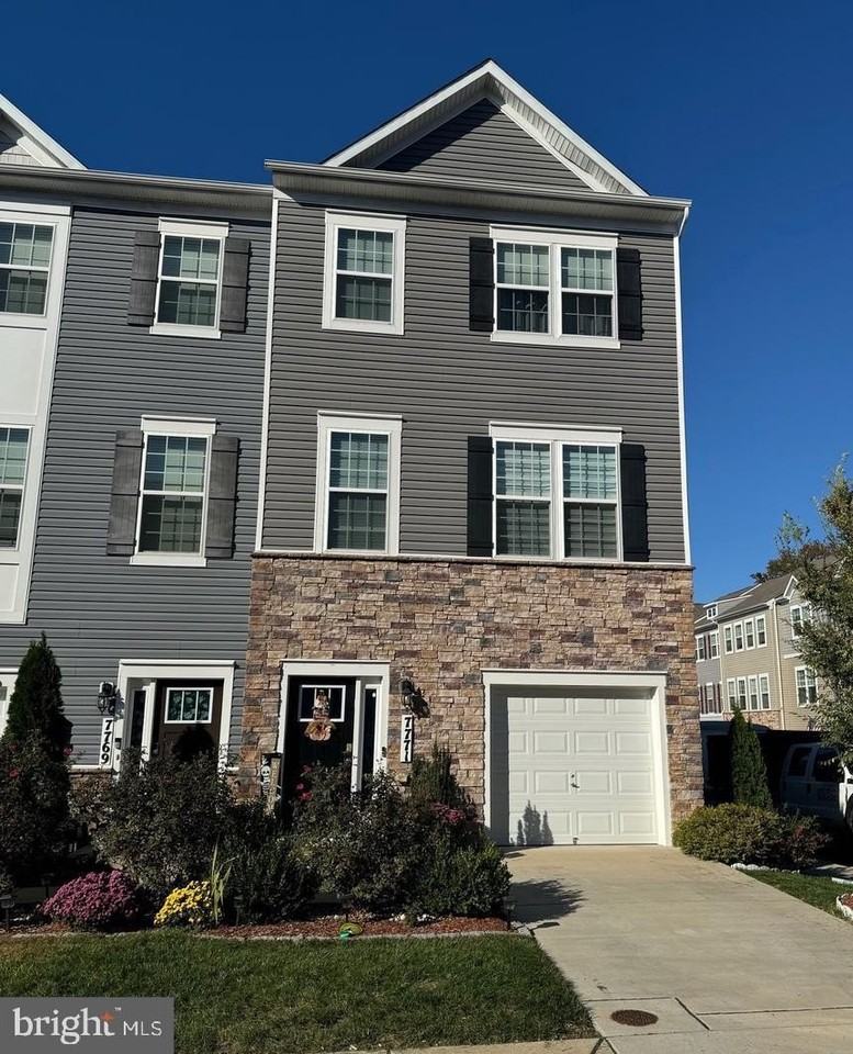 7771 Venice Ln - Photo 2 of 49