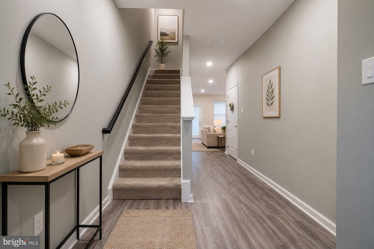 7771 Venice Ln - Photo 3 of 49