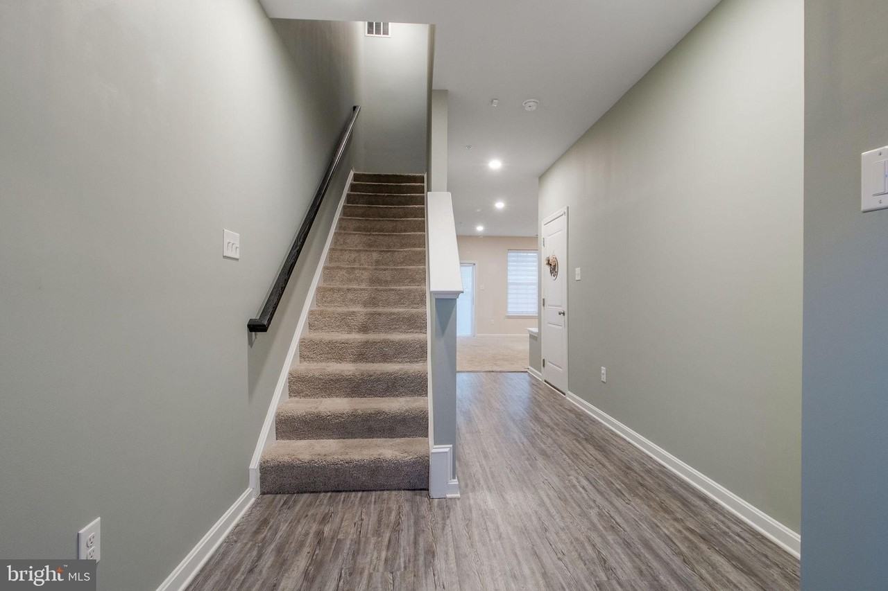 7771 Venice Ln - Photo 4 of 49