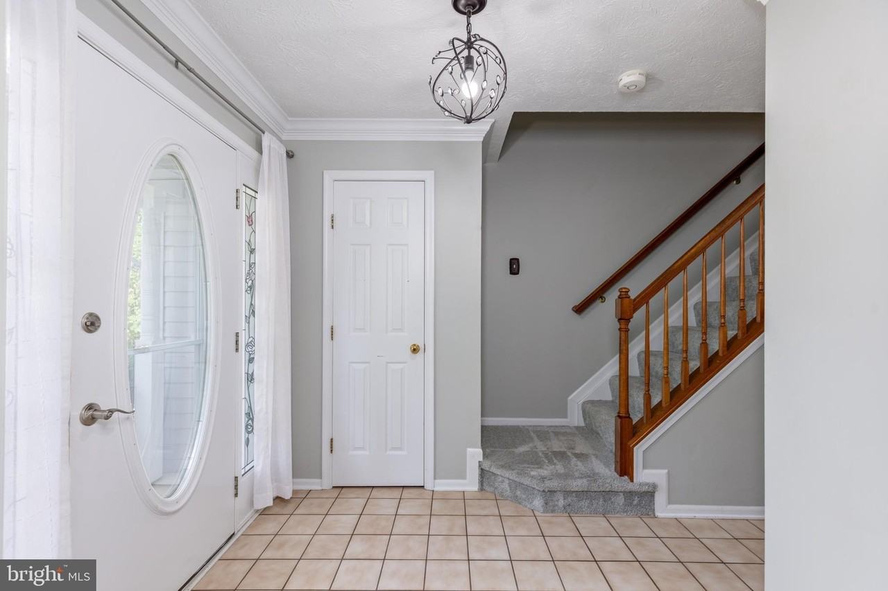 2807 Chapman Ct - Photo 2 of 40