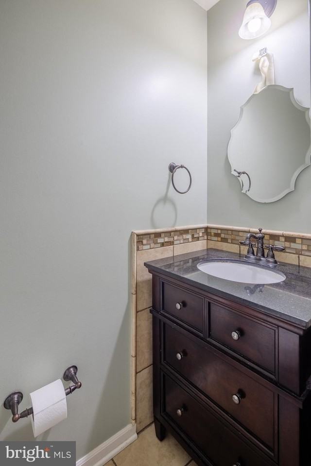 2807 Chapman Ct - Photo 3 of 40