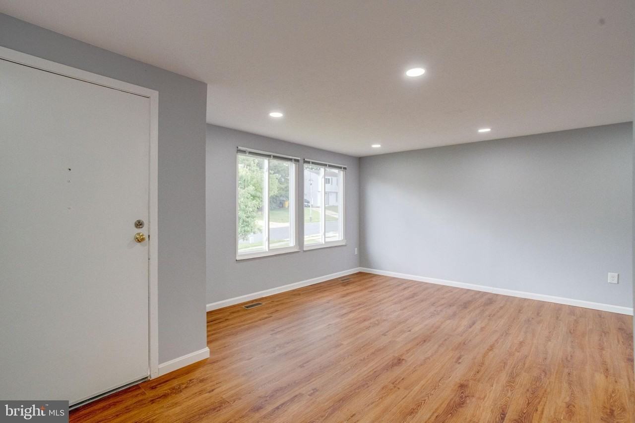 1359 Raleigh Dr - Photo 3 of 50