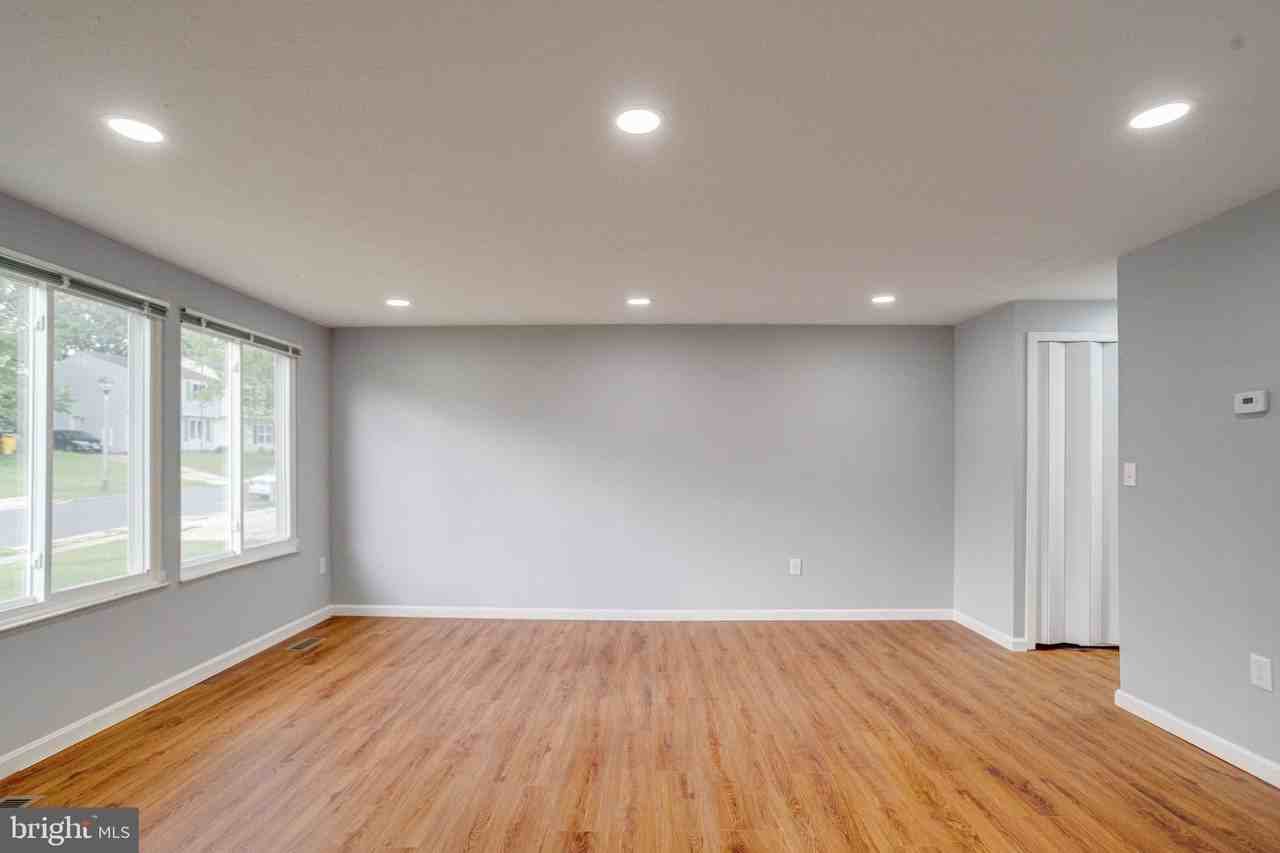 1359 Raleigh Dr - Photo 4 of 50