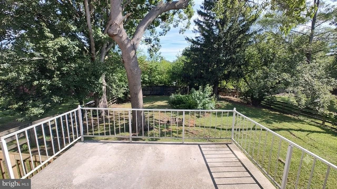 8638 Saxon Cir - Photo 5 of 33