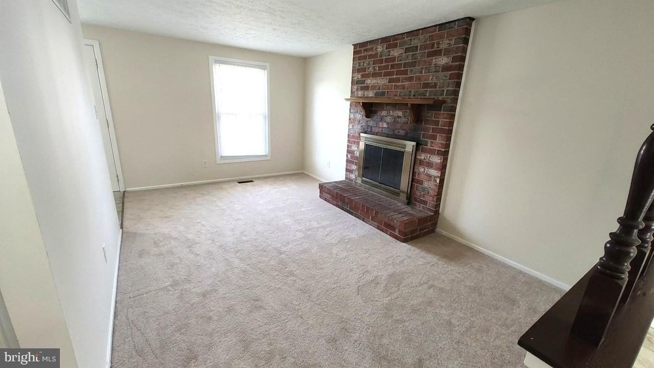 8638 Saxon Cir - Photo 6 of 33