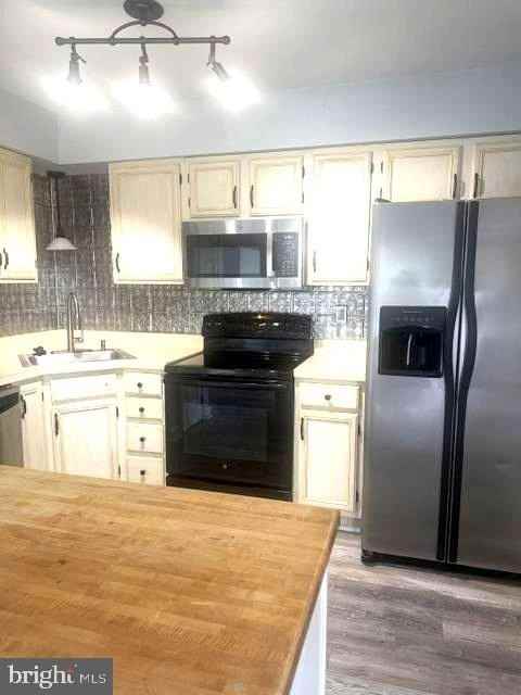 6338 Towncrest Ct - Photo 6 of 16