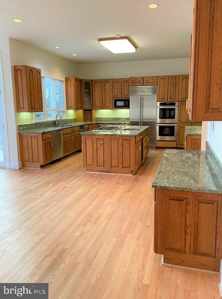 9 Alloway Ct - Photo 4 of 42
