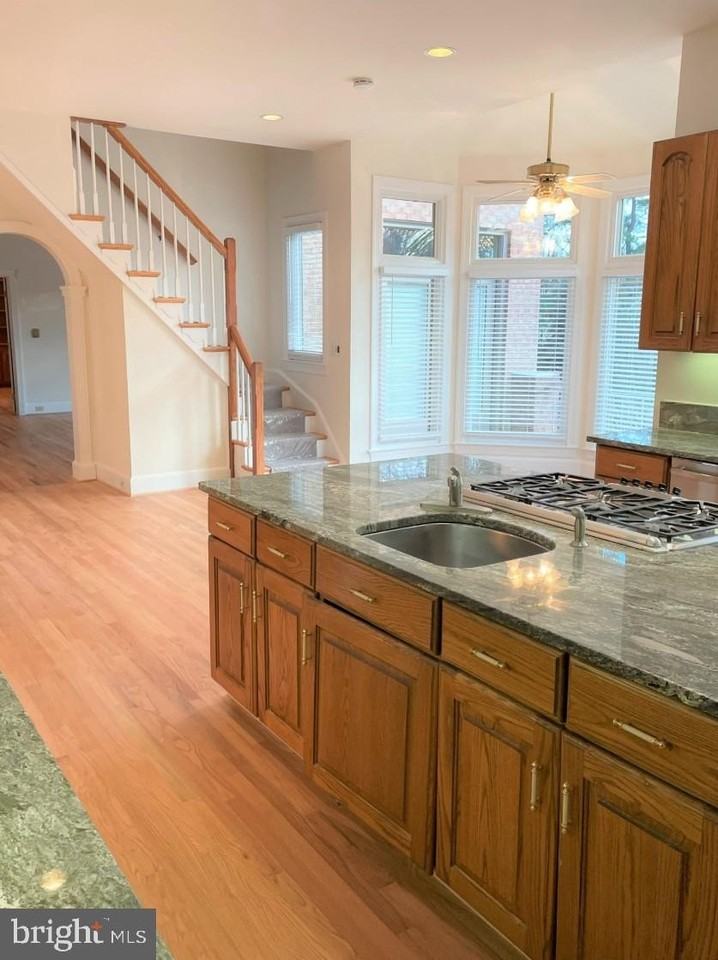 9 Alloway Ct - Photo 7 of 42