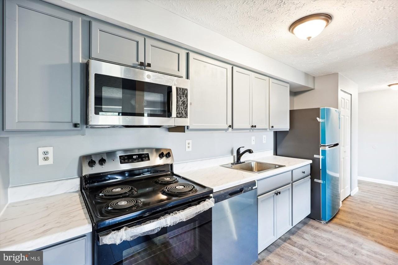 12405 Hickory Tree Way #L - Photo 3 of 20