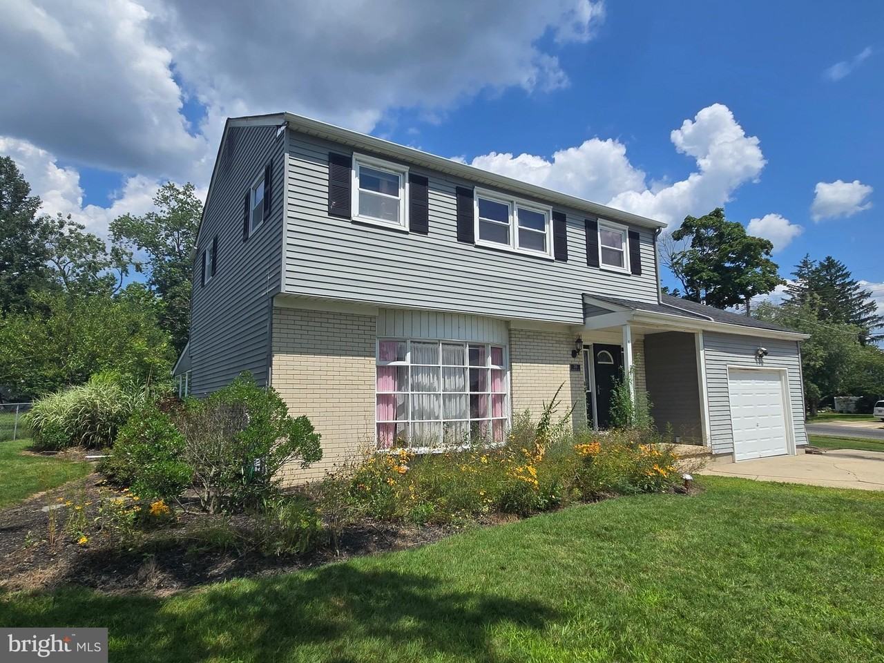 301 Overbrook Ave - Photo 2 of 29
