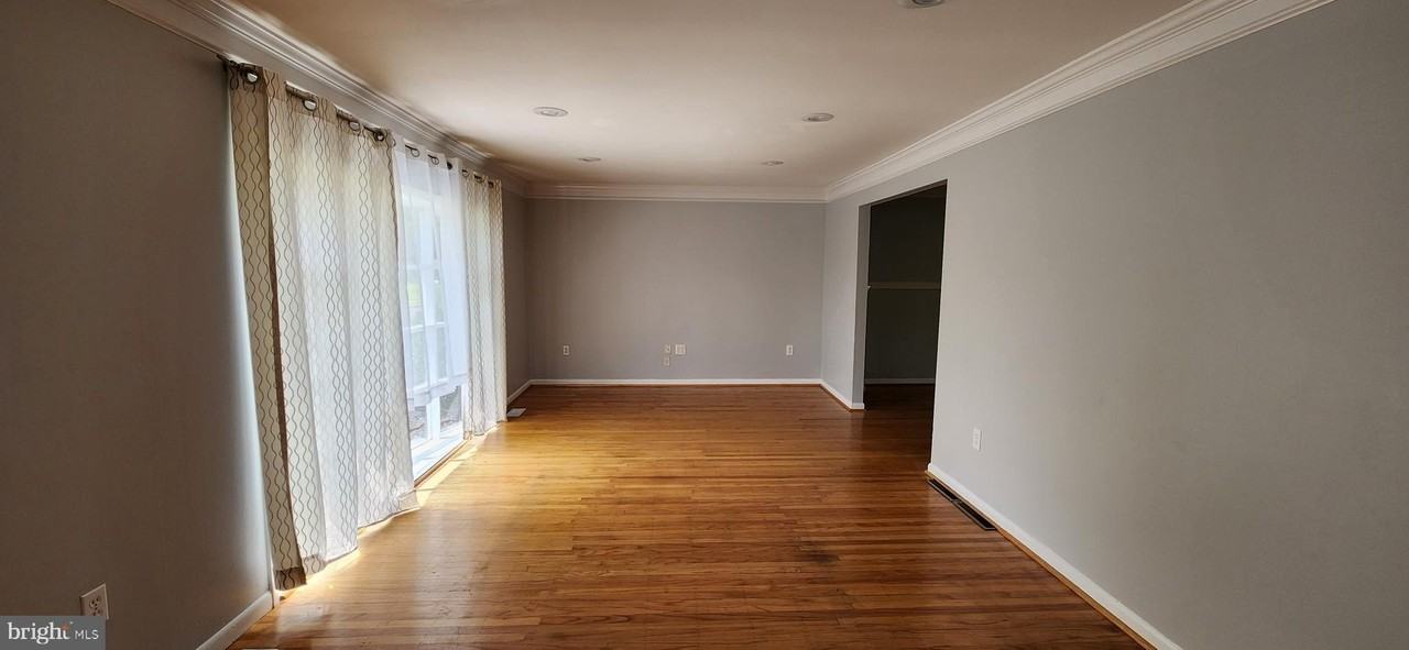 301 Overbrook Ave - Photo 5 of 29