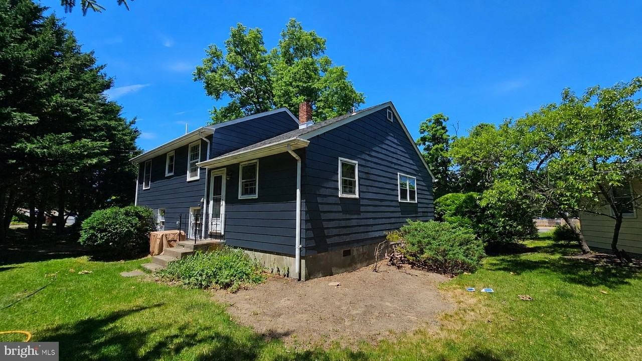 51 Wallace Rd - Photo 3 of 11