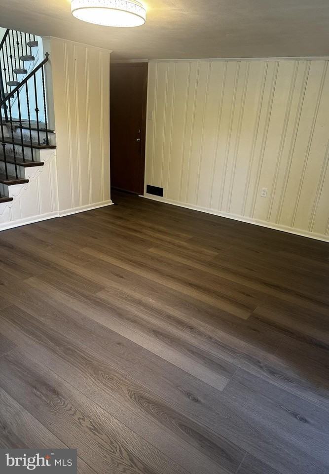 51 Wallace Rd - Photo 4 of 11
