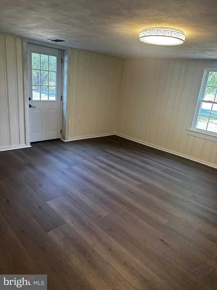 51 Wallace Rd - Photo 5 of 11