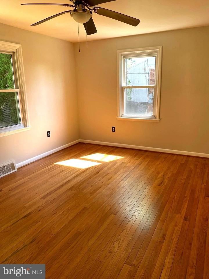 2341 Highland St - Photo 5 of 20
