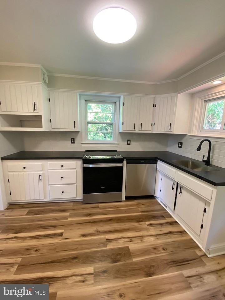 2341 Highland St - Photo 6 of 20