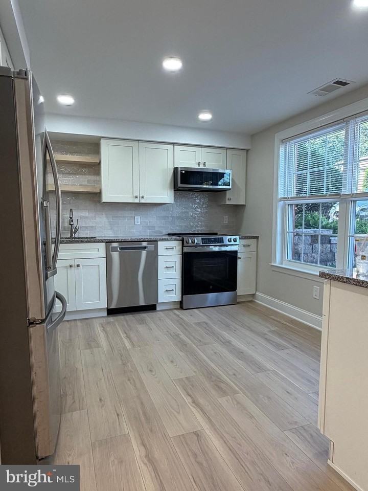 20 Constitution Ave - Photo 5 of 28