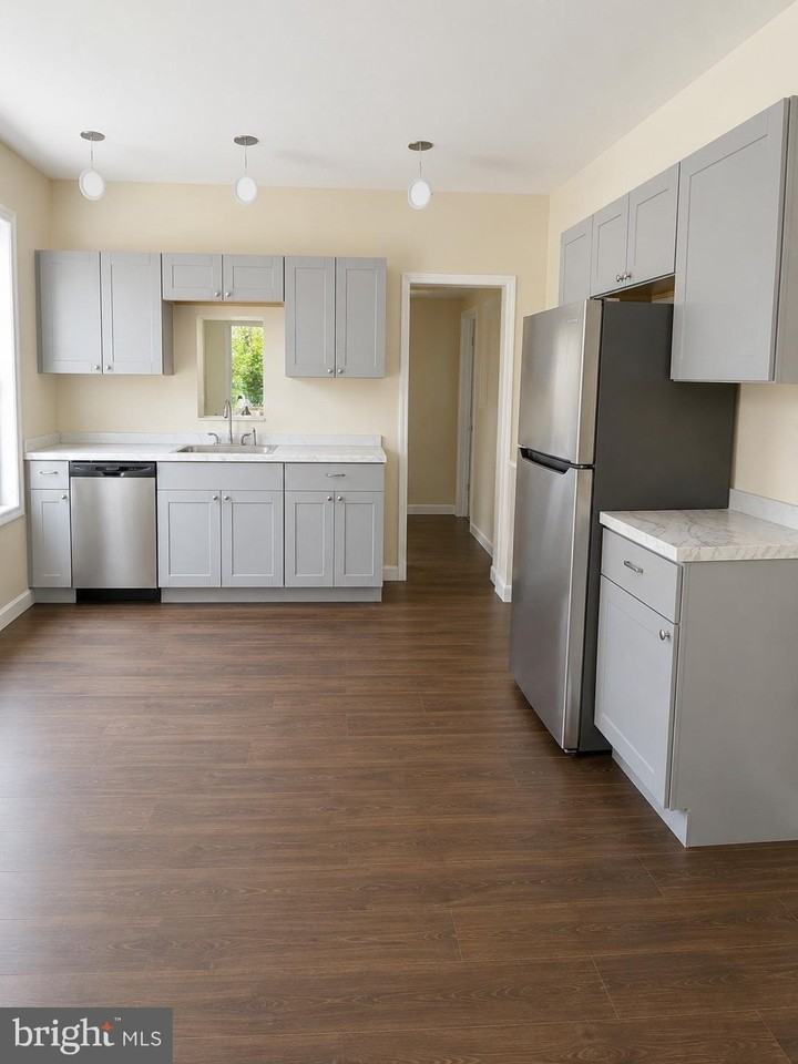 116 Robertson Ave - Photo 3 of 6