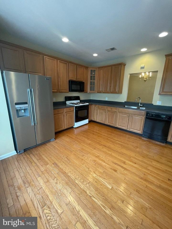 53 Williams Dr - Photo 4 of 35