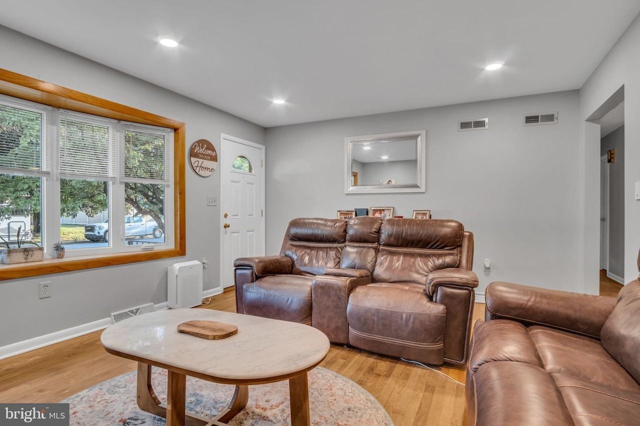 583 F St - Photo 6 of 33