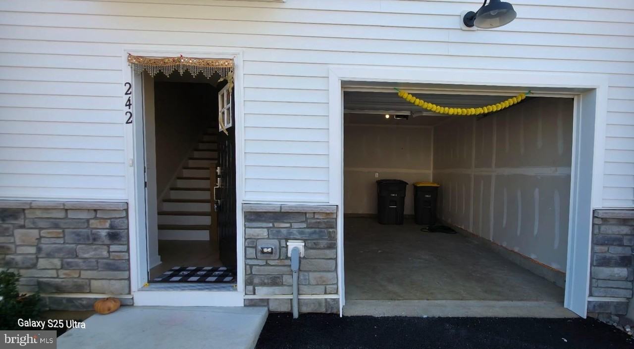 242 Talucci Dr - Photo 2 of 33