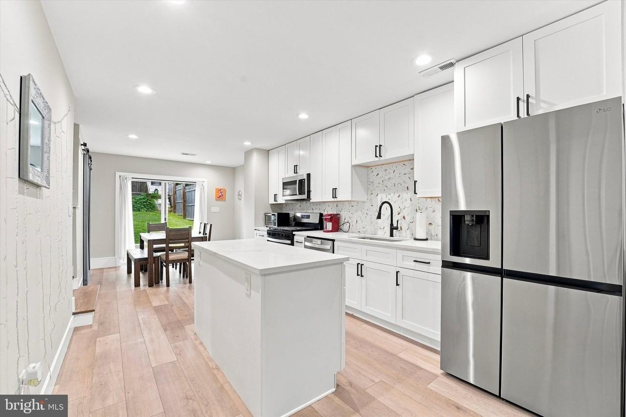 126 W Hector St - Photo 4 of 15